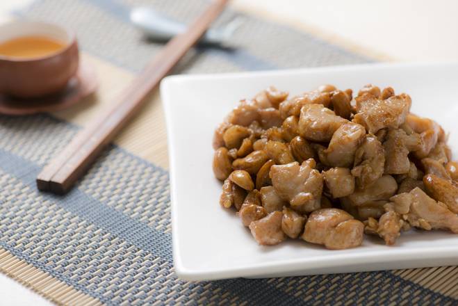 105 Diced Chicken with Cashew Nut 腰果雞丁